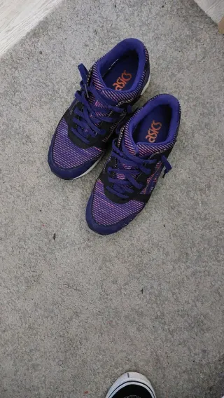 Zapatillas deportivas ASICS moradas