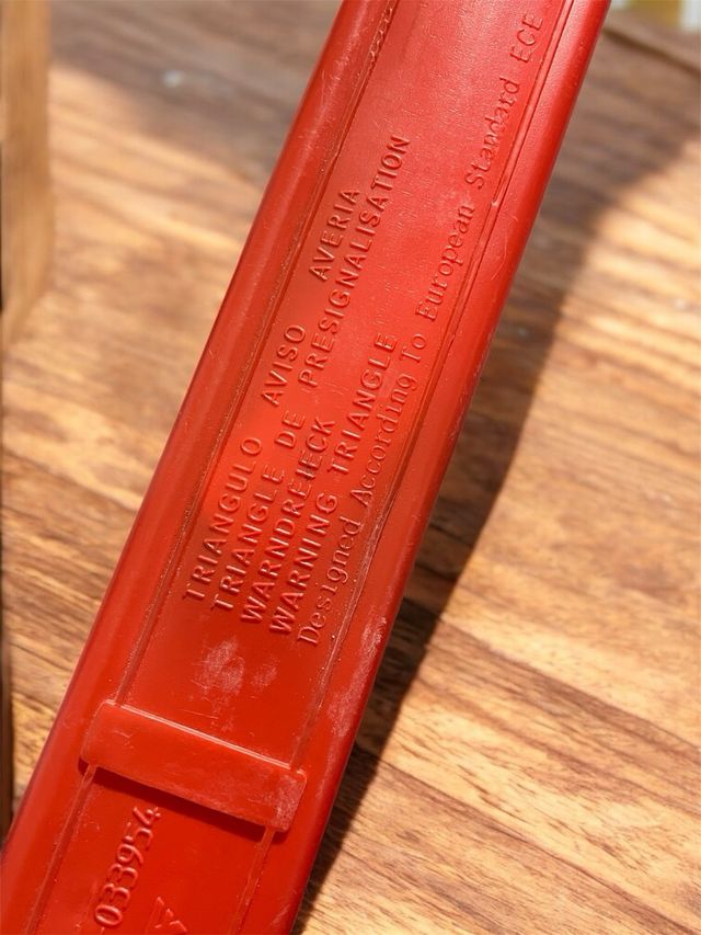 Triángulo de avería coche