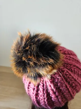 Berretto lana coste con pon pon
