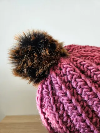 Berretto lana coste con pon pon