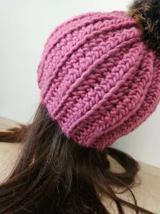 Berretto lana coste con pon pon