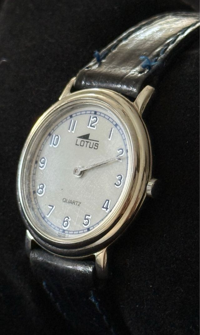 Reloj Lotus Plata y Negro