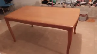 Mesa de comedor de madera