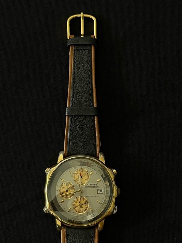 Reloj Orient Chronograph Dorado y Negro