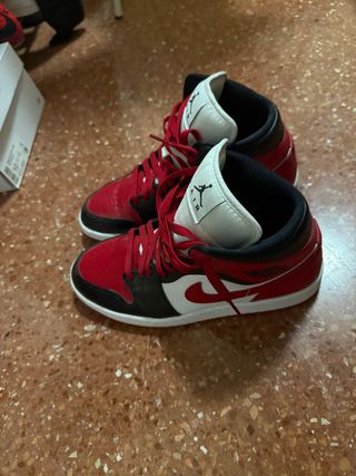 Zapatillas Jordan Air 1 Rojas y Blancas