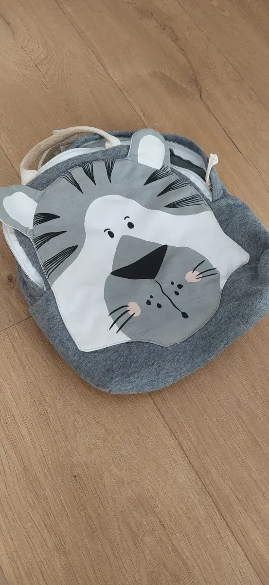 Mochila infantil cara de tigre gris