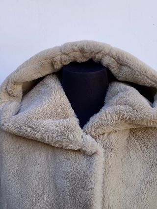 Abrigo pelo Stradivarius beige