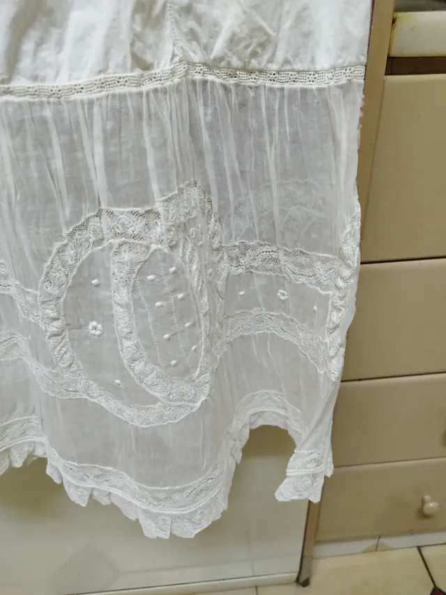 Camisón victoriano con encaje