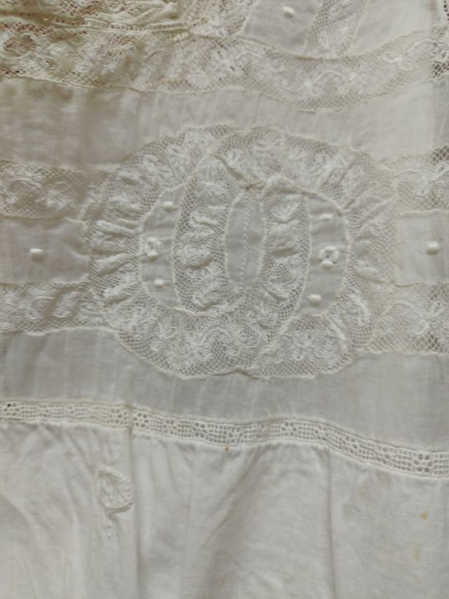 Camisón victoriano con encaje