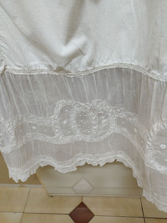 Camisón victoriano con encaje
