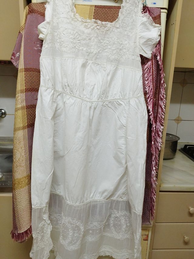 Camisón victoriano con encaje
