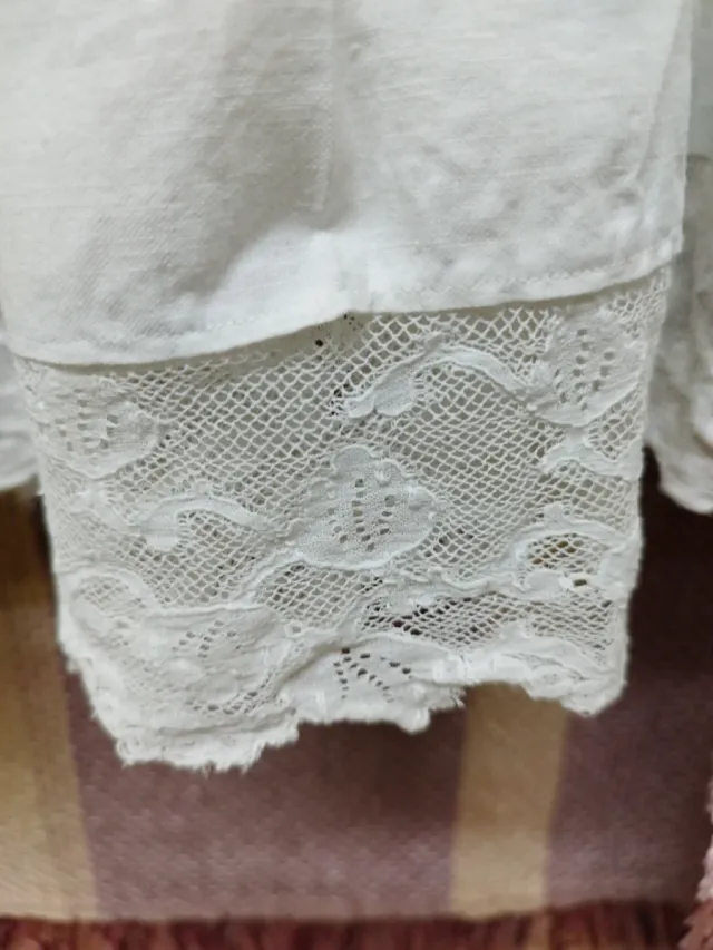 Antigua enagua con encaje