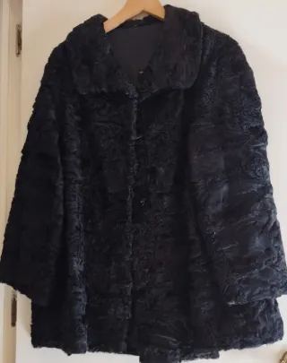 Abrigo de Astracán Negro