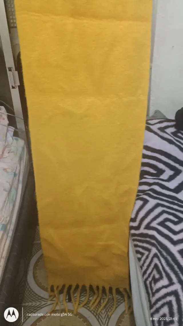 Bufanda amarilla 2m x 50cm