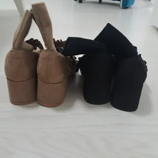 Due paia stivaletti donna camoscio tg.38