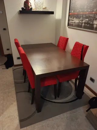 Tavolo Calligaris Legno Massello con 4 Sedie Rosse