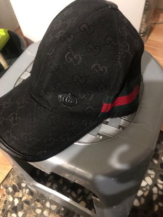 Gorra Gucci Negra con Rayas Verdes y Rojas