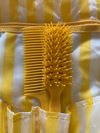 Neceser de viaje de plástico con accesorios