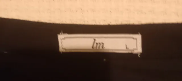 Blusa negra con pedrería