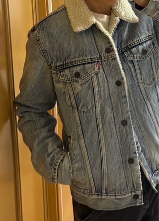 Cazadora Levi's borreguillo azul