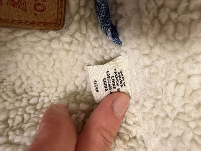 Cazadora Levi's borreguillo azul