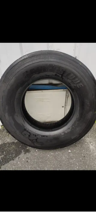 Neumático de camión