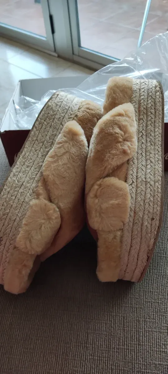 Zapatillas Beige Pelo Talla 39 y otro par talla 40