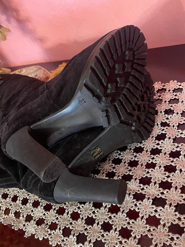 Stivali in vera pelle neri con tacco