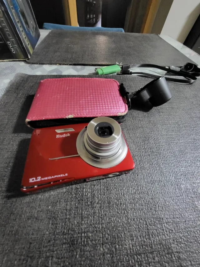 Cámara Kodak Roja 10.2 Megapíxeles