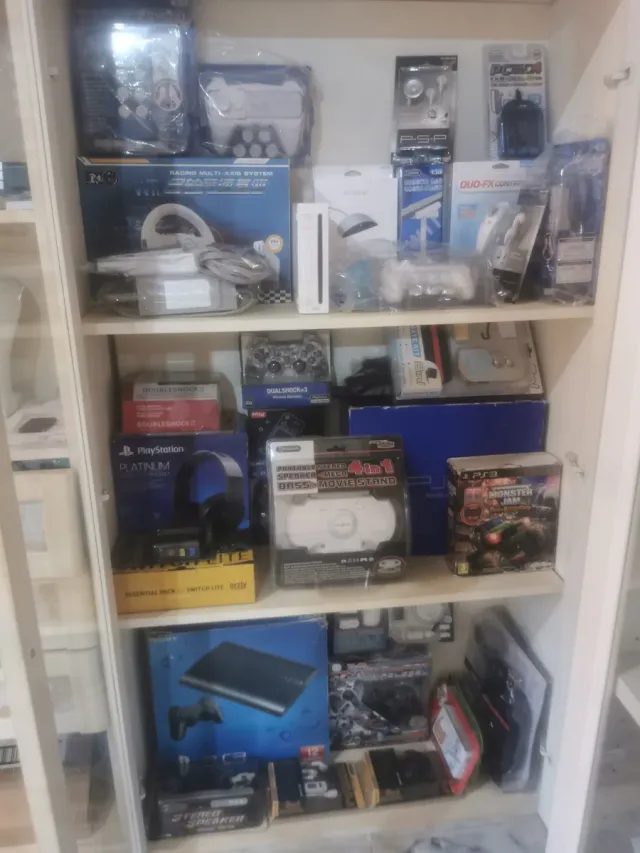 Accesorios de consolas antiguas.