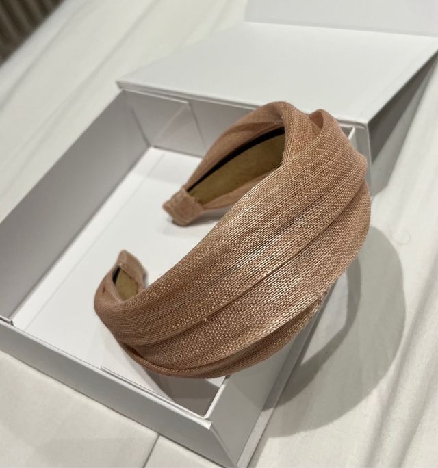 Diadema invitada boda beige/dorado