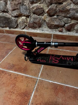 Patinete infantil negro y rosa