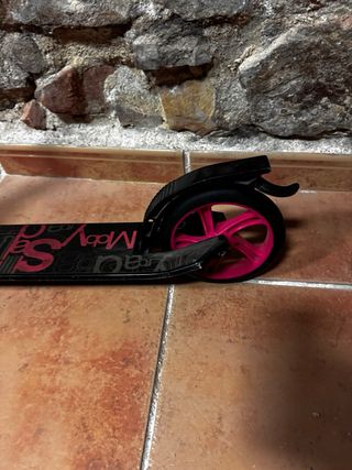 Patinete infantil negro y rosa