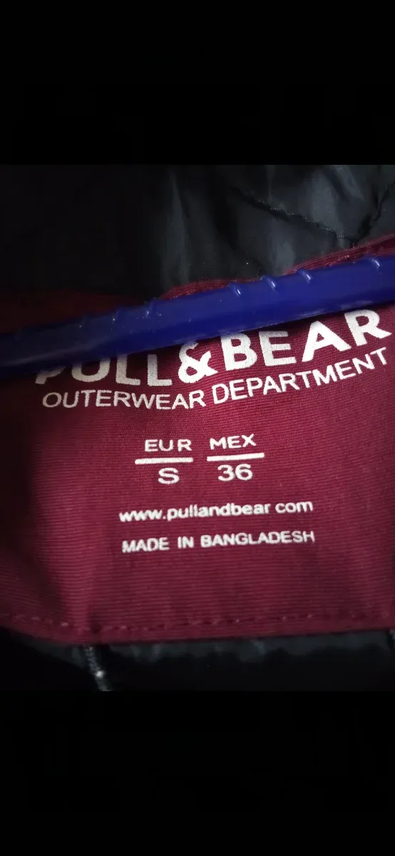 Chaqueta con capucha y cremallera