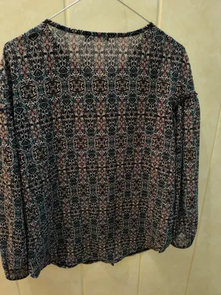 Blusa estampada manga tres cuartos