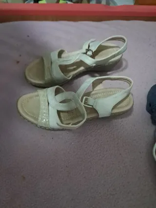Sandalias beige mujer Talla 36 Precio negociable