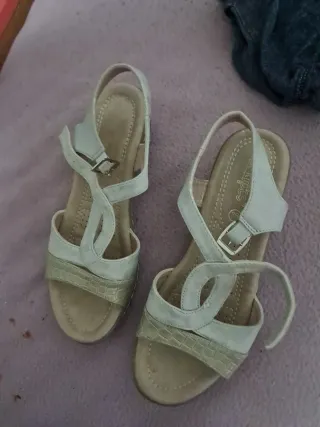 Sandalias beige mujer Talla 36 Precio negociable