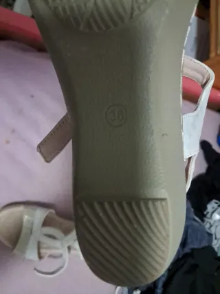 Sandalias beige mujer Talla 36 Precio negociable