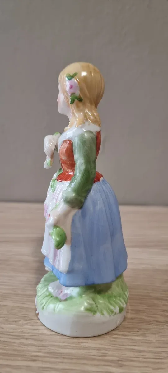 Statuetta vintage donna con fiori