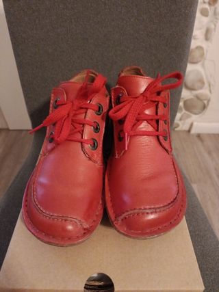 Scarpe Clarks rosse in pelle