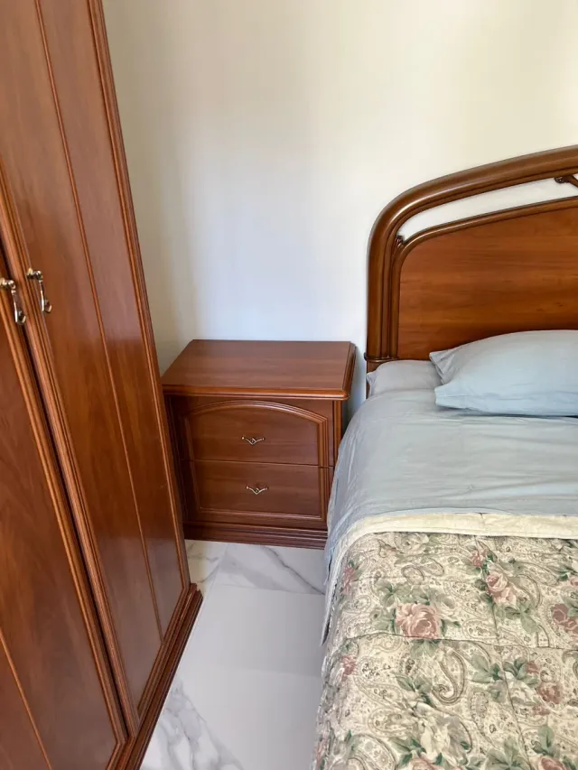 Camera da letto matrimoniale in legno