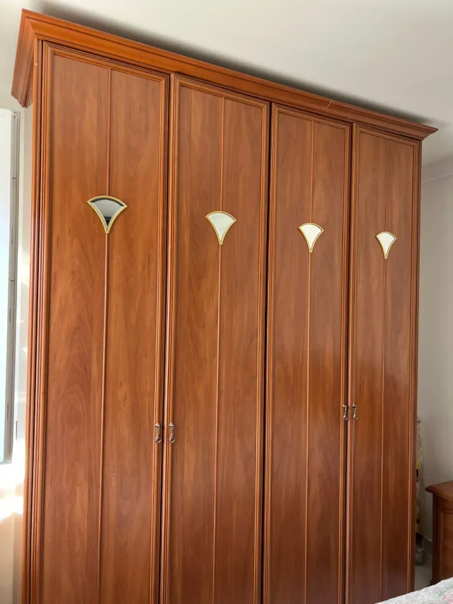 Camera da letto matrimoniale in legno