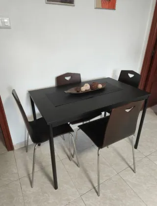 Mesa y 4 Sillas Comedor