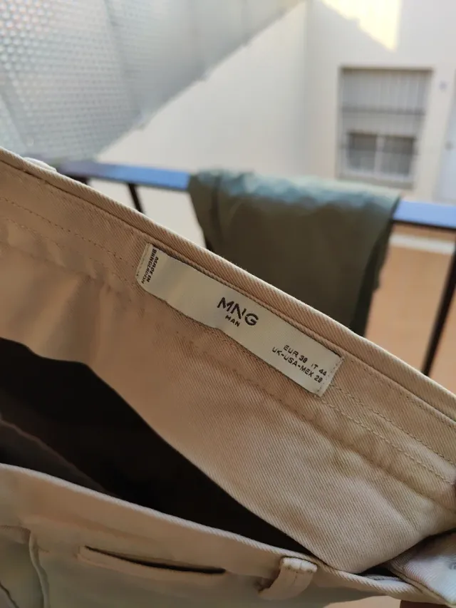 Pantalón chino Mango beige hombre