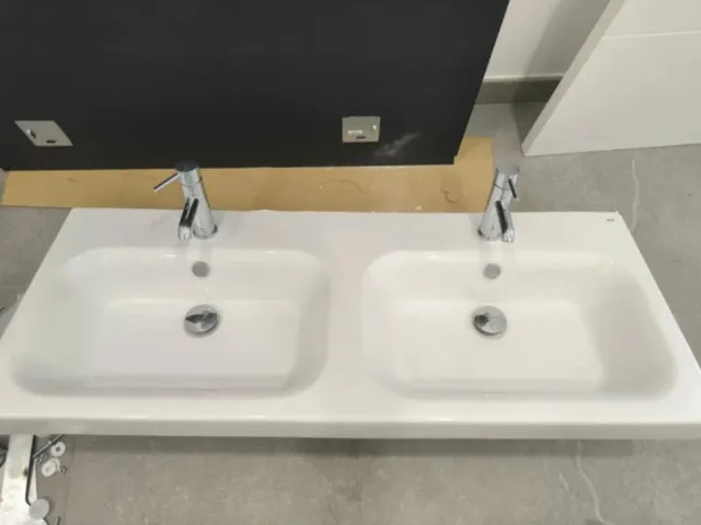 Lavabo doble seno porcelana y metal