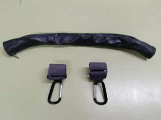 Funda manillar carrito bebé y ganchos para bolso.