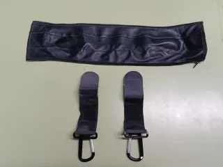 Funda manillar carrito bebé y ganchos para bolso.