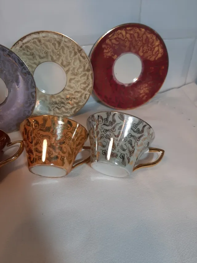 Juego de 4 tazas y platillos de porcelana vintage