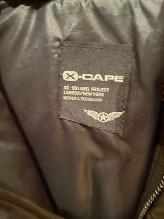 Gilet imbottito nero con cappuccio