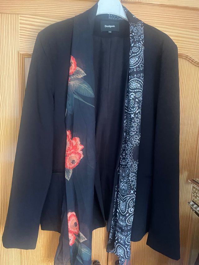 Chaqueta blazer Desigual con pañuelo T.46